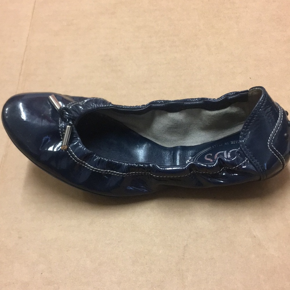 Tod’s patent leather ballerina Dee with ties